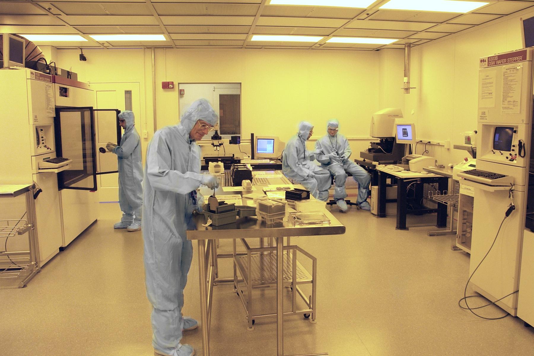 Scientific Image - Cornell Nanoscientists photolithography area